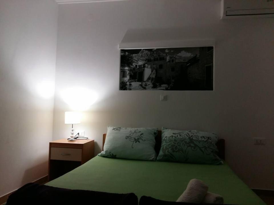 Apartments Tri Palme Baška Voda エクステリア 写真